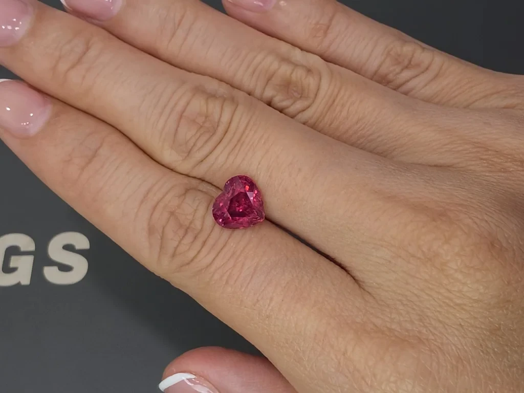 Mahenge spinel heart shape 3,02 carats, Tanzania Image №2