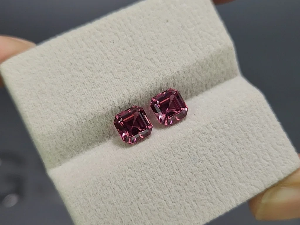 Pair of rhodolite garnets cushion cut 2.91.carats, Madagascar Image №4