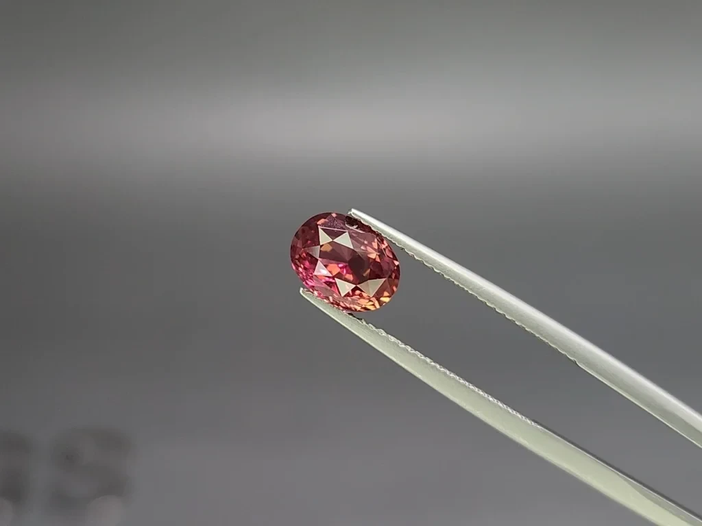 Sapphire Padparadscha oval cut 3.01 carats, Sri Lanka Image №3