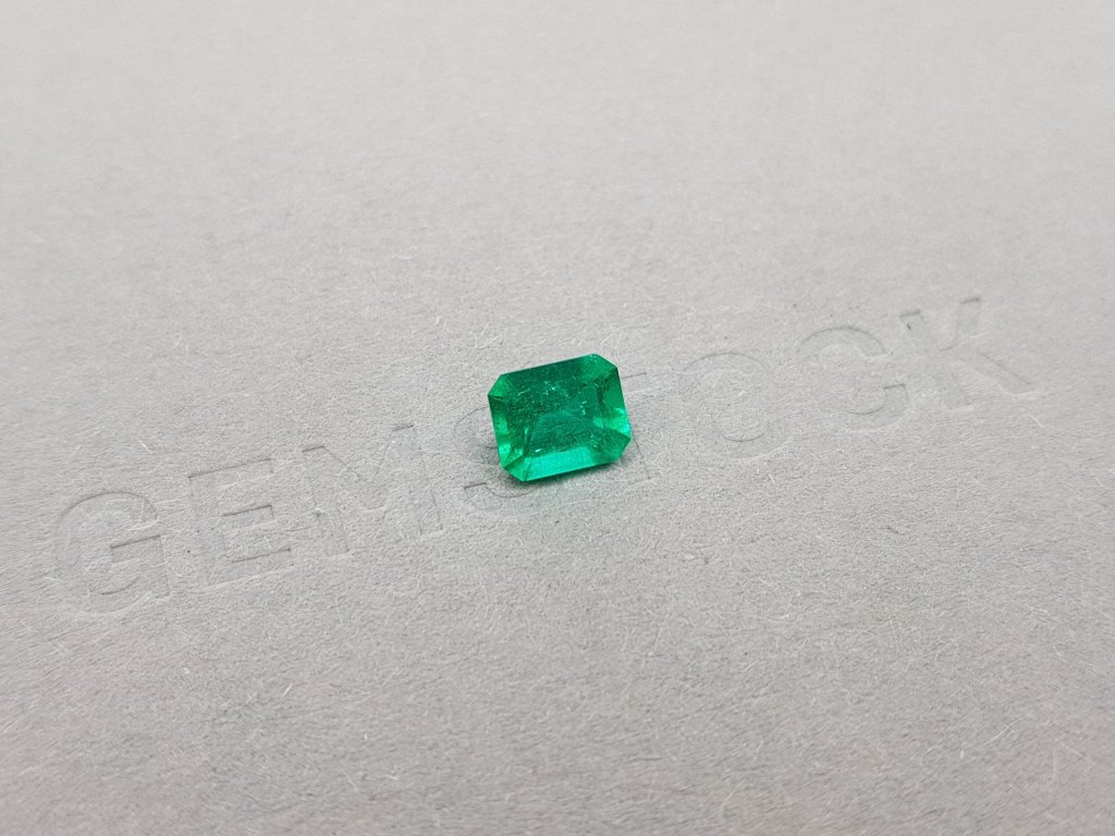 Vivid Green emerald octagon shape 0.89 ct Colombia Image №3