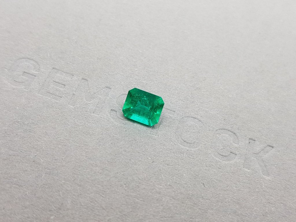 Vivid Green emerald octagon shape 0.89 ct Colombia Image №4