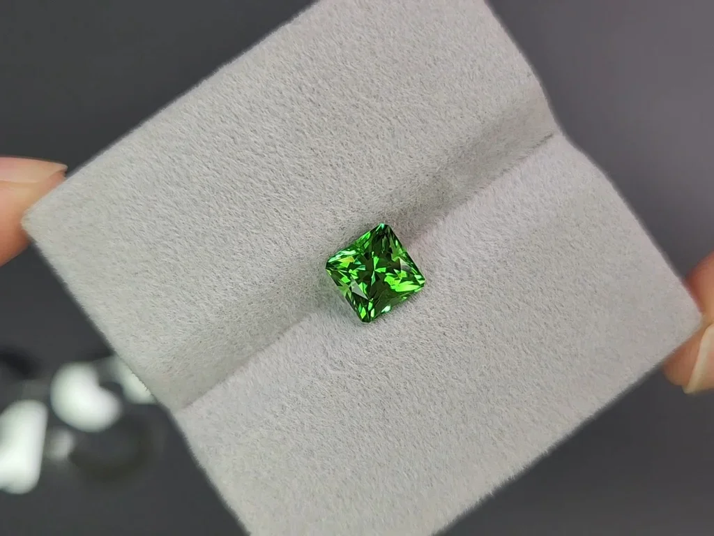 Intense green tsavorite garnet in radiant cut 1.64 carats, Tanzania Image №4