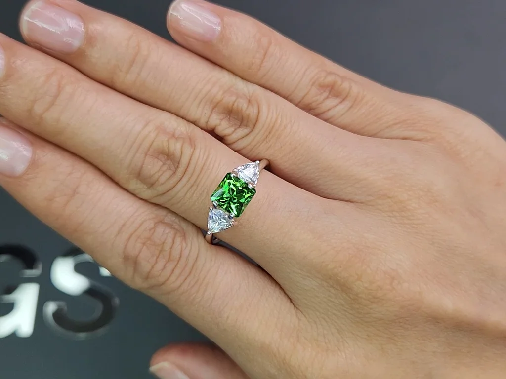 Intense green tsavorite garnet in radiant cut 1.64 carats, Tanzania Image №5
