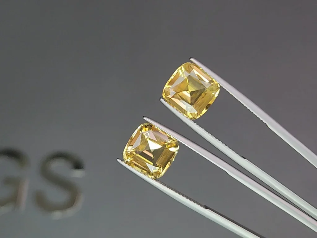 Pair of cushion cut yellow citrines 8.47 carats, Africa Image №3