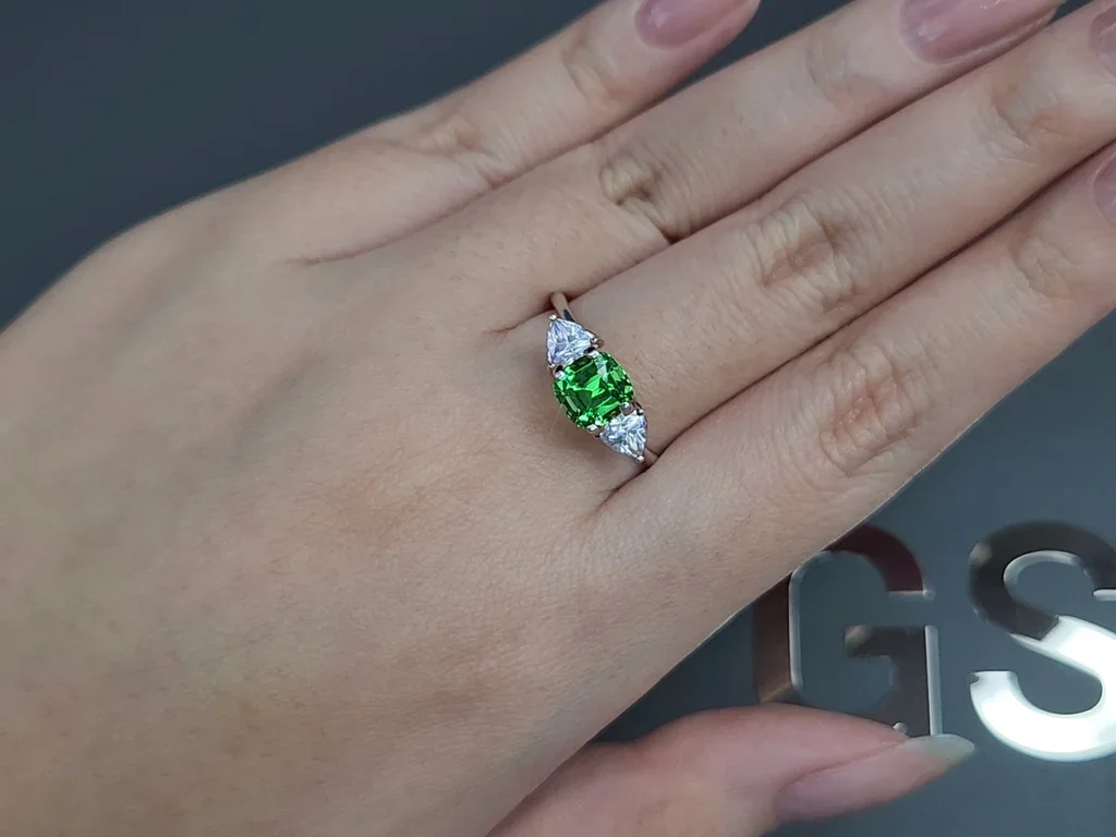 Neon Green tsavorite garnet in cushion cut 1.54 carats, Tanzania Image №5