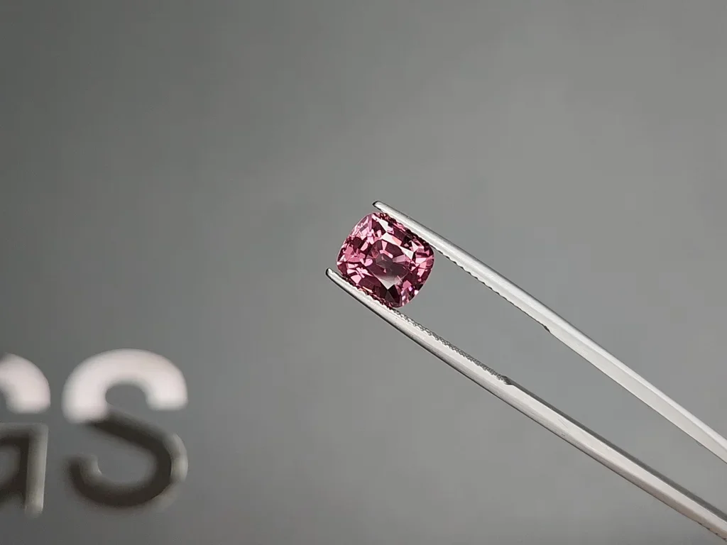 Pink spinel cushion cut 3.10 carats, Burma  Image №3