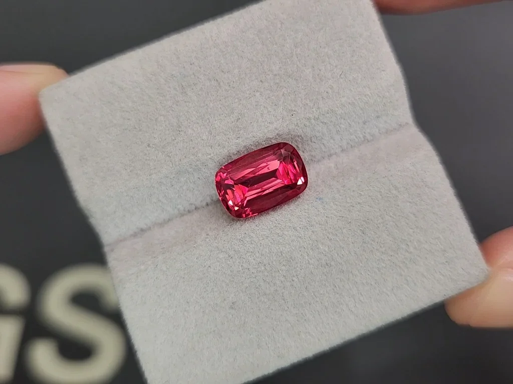 Spinel Mahenge Vibrant pink red cushion cut 3.89 carats, Tanzania Image №4