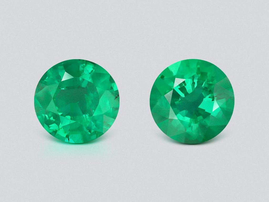 Pair of Vivid green emeralds in round cut 2.34 carats, Zambia  Image №1