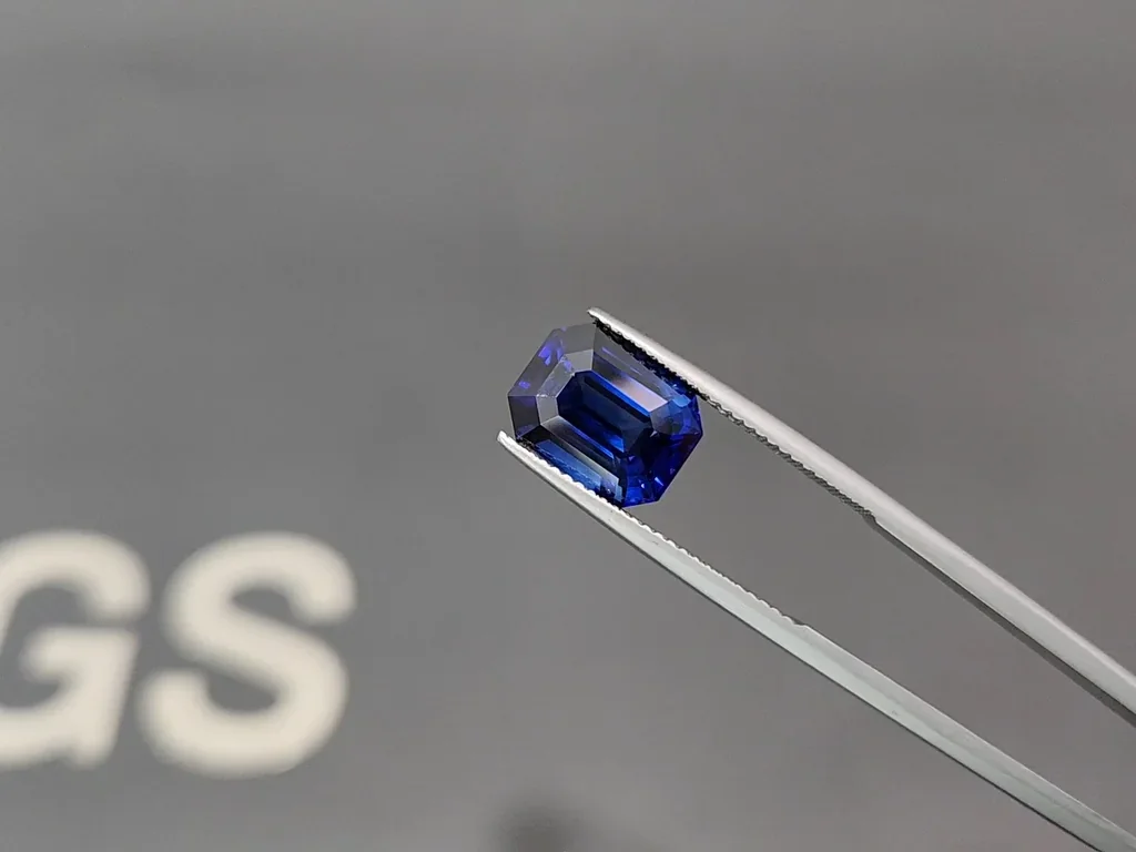 Sapphire Royal Blue octagon cut 5.97carats, Sri Lanka  Image №3