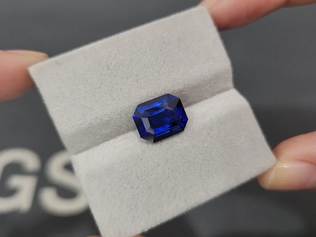 Sapphire Royal Blue octagon cut 5.97carats, Sri Lanka  Image №4