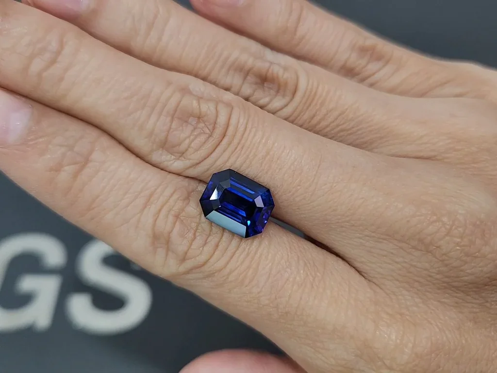 Sapphire Royal Blue octagon cut 5.97carats, Sri Lanka  Image №2