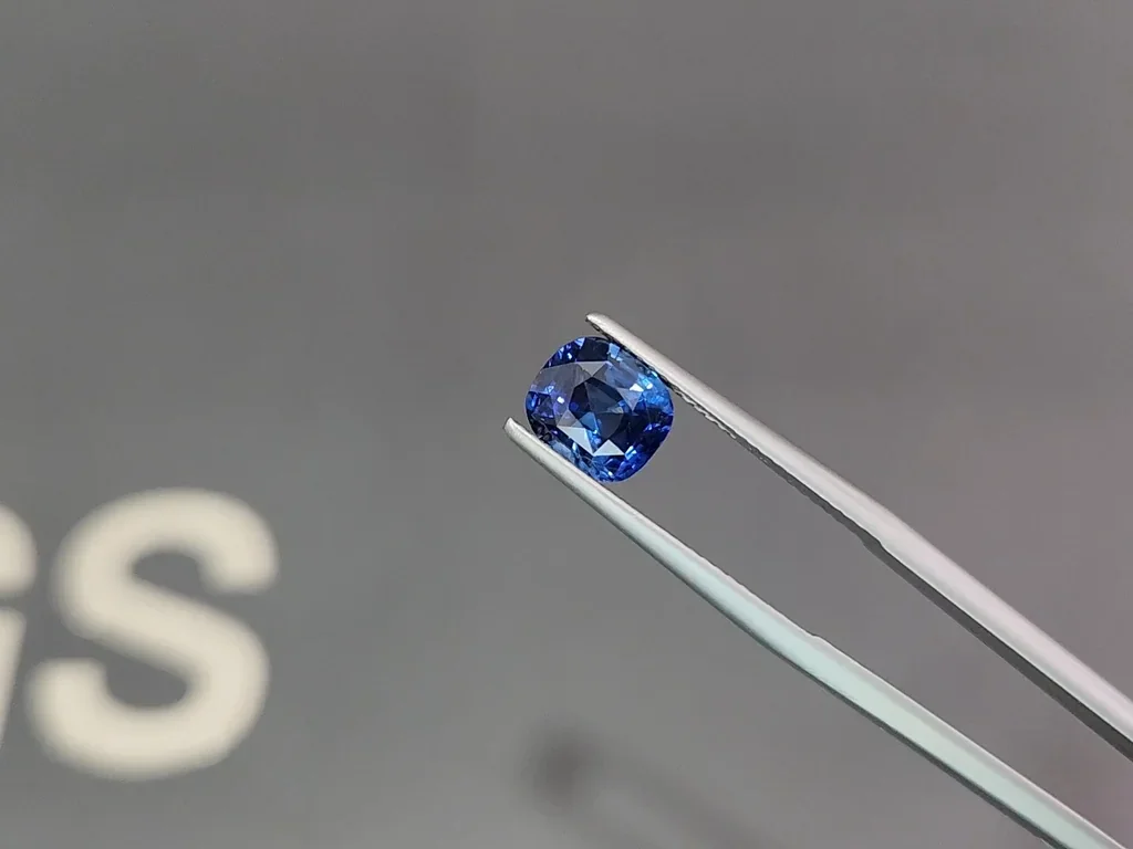 Blue sapphire cushion cut 3.03 carats, Sri Lanka Image №3