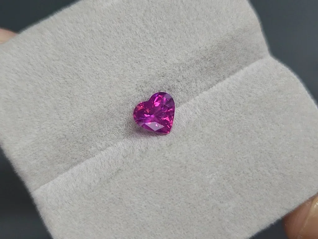 Unheated pink sapphire effect of rutile silk heart shape 1.06 carats, Sri Lanka Image №4