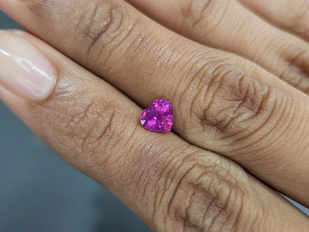 Unheated pink sapphire effect of rutile silk heart shape 1.06 carats, Sri Lanka Image №2