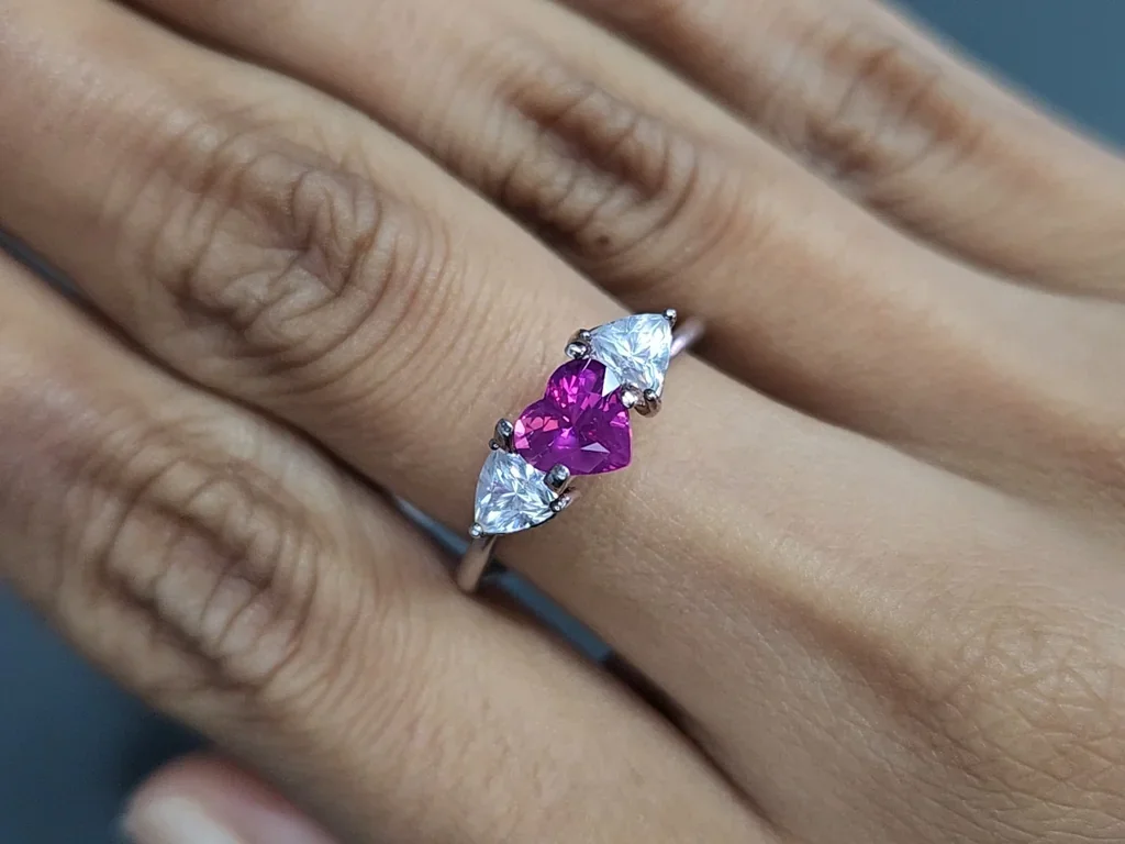 Unheated pink sapphire effect of rutile silk heart shape 1.06 carats, Sri Lanka Image №5