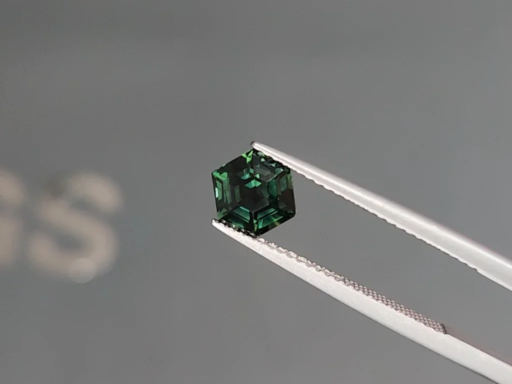 Sapphire Teal hexagon cut 1.51 carats, Madagascar Image №3