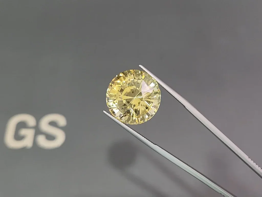 Unheated large yellow sapphire round cut 34.15 carats, Sri Lanka Image №3