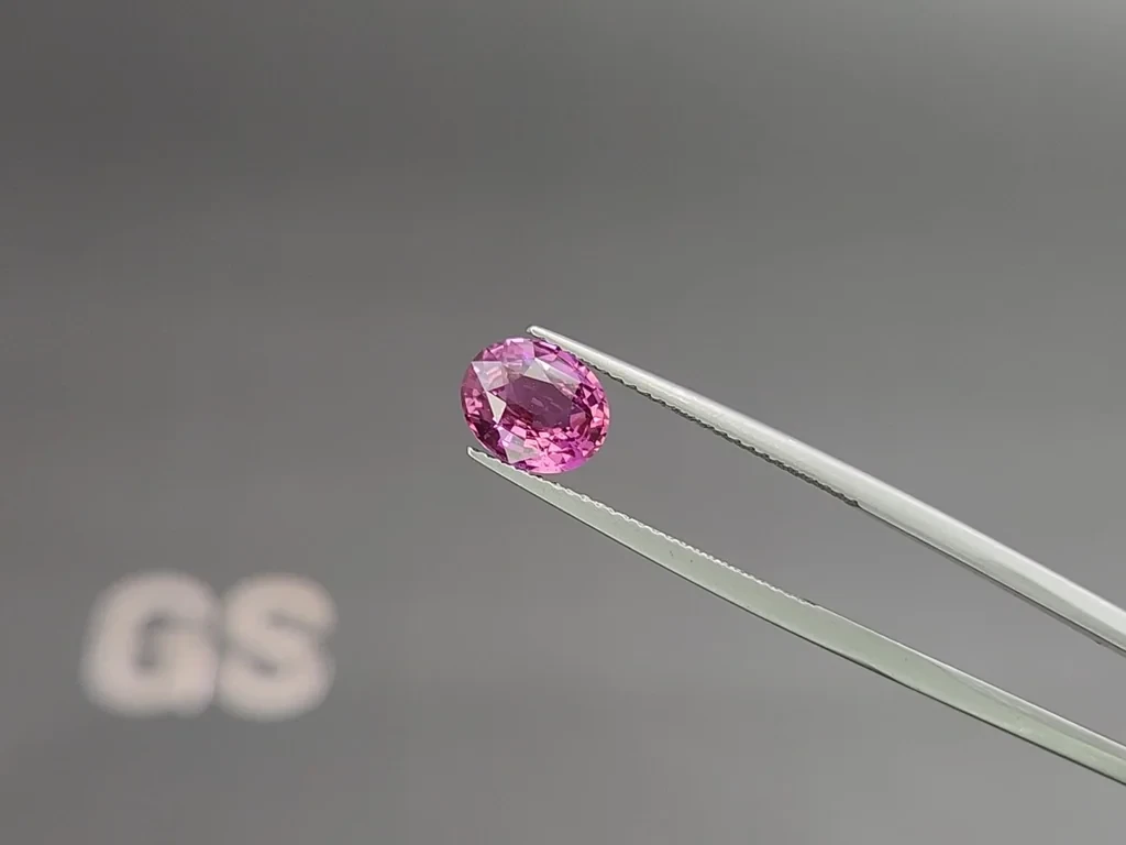 Unheated pink sapphire oval cut 2.02 carats, Madagascar Image №3