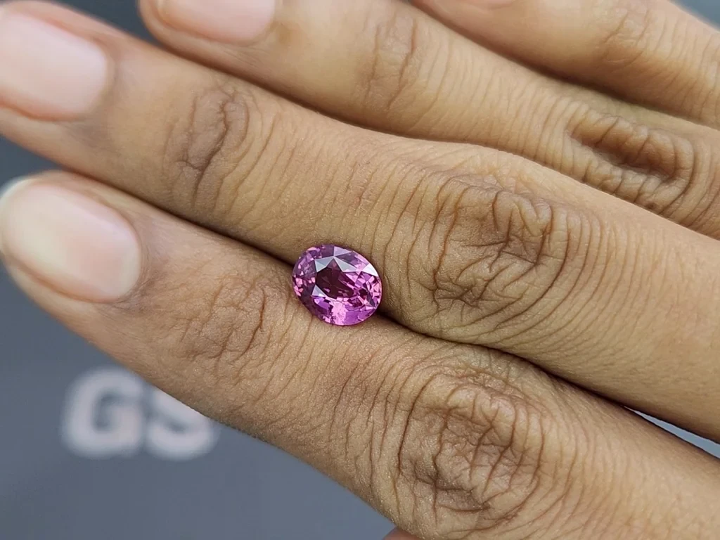 Unheated pink sapphire oval cut 2.02 carats, Madagascar Image №2