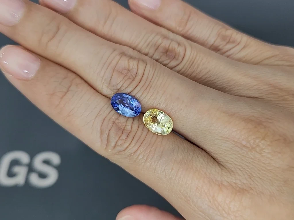 Contrasting pair of unheated sapphires oval cut 4.24 carats, Sri Lanka Image №2