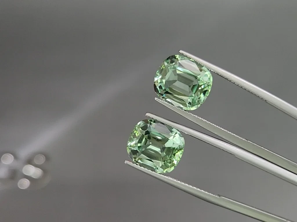 Pair of tourmalines mint cushion cut 12.38 carats, Colombia Image №3