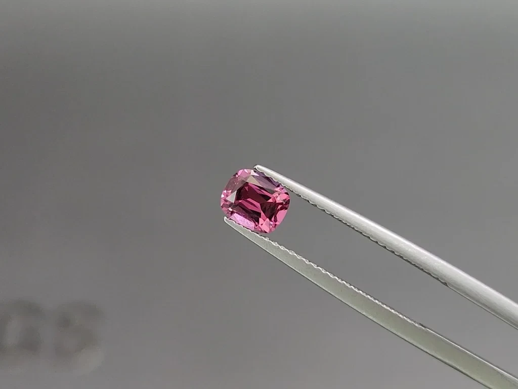 Garnet rhodolite cushion cut  0.90 carats, Madagascar Image №3