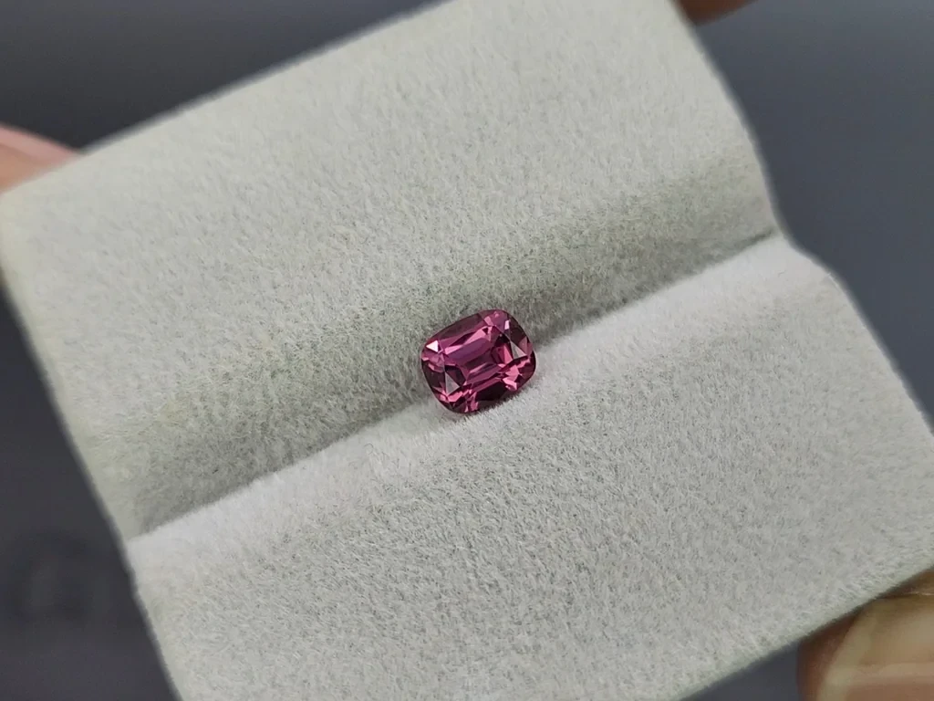 Garnet rhodolite cushion cut  0.90 carats, Madagascar Image №4