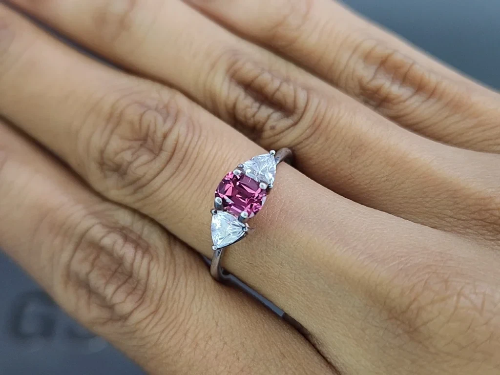 Garnet rhodolite cushion cut  0.90 carats, Madagascar Image №5