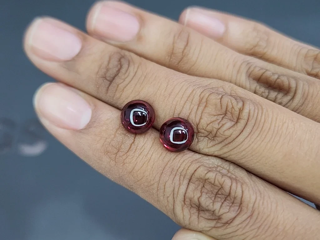 Pair of rhodolite garnets cabochon cut 5.63 carats, Madagascar Image №2