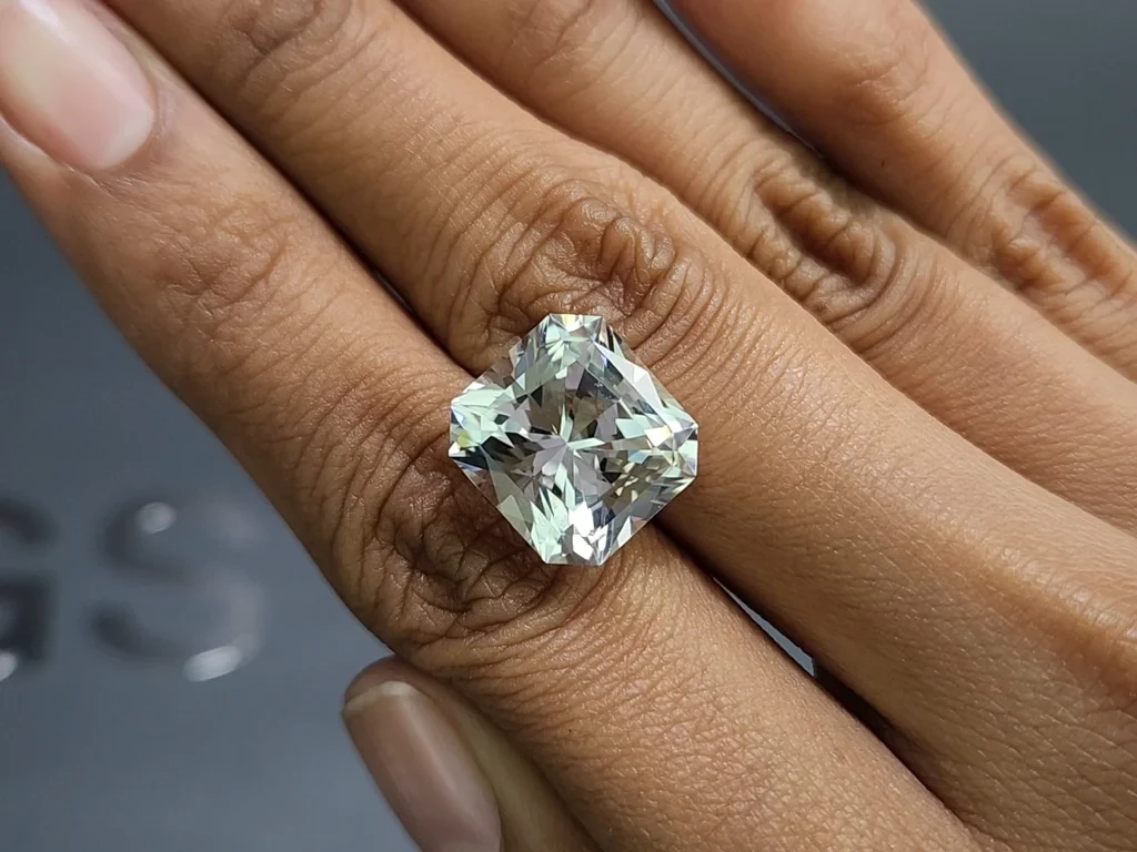 Kunzite light green radiant cut 10.92 carats, Pakistan Image №2