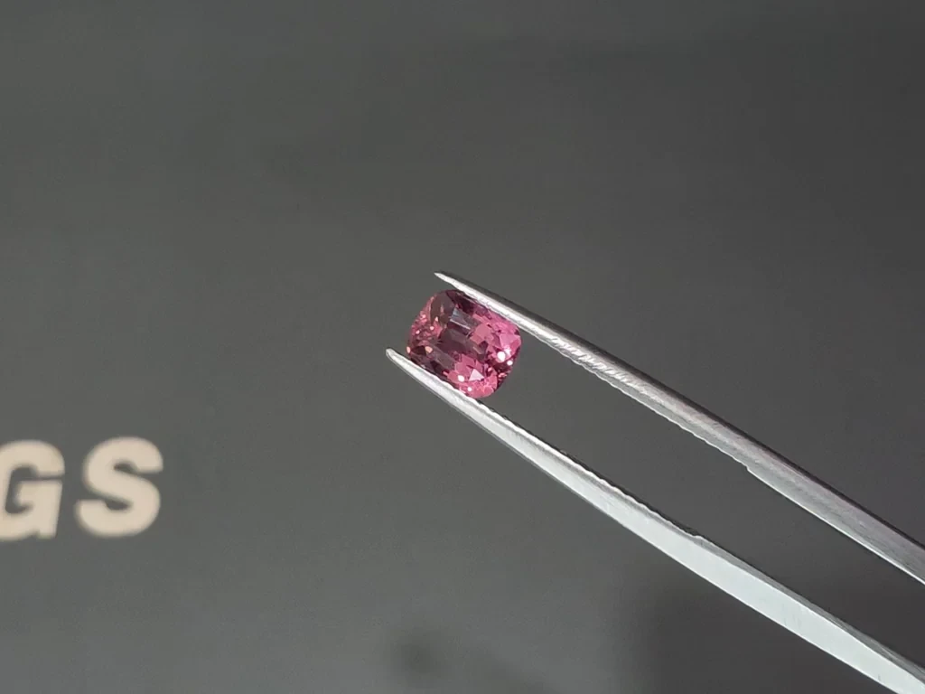Sapphire Padparadscha cushion cut 1.55 carats, Madagascar Image №3