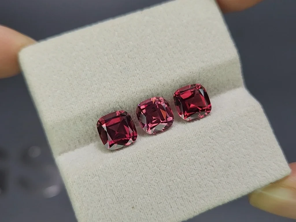 Set of garnets rhodolite cushion cut 5.67 carats, Madagascar Image №5