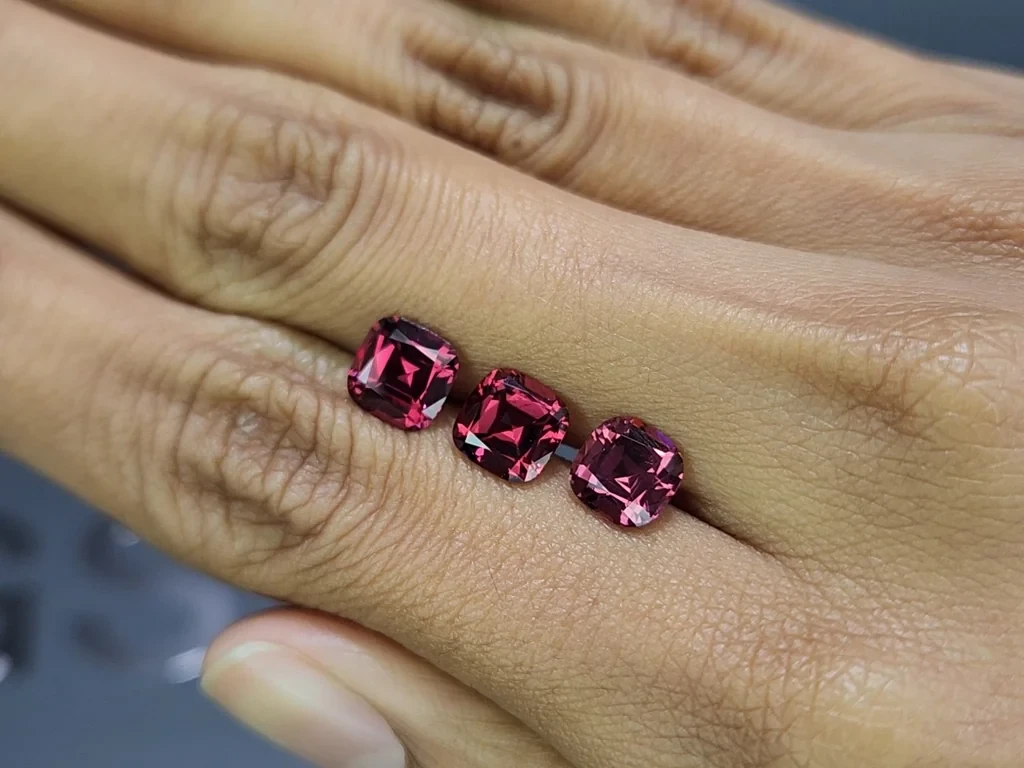 Set of garnets rhodolite cushion cut 5.67 carats, Madagascar Image №2