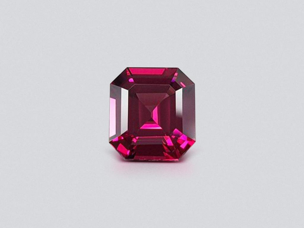 Purplish-pink rhodolite garnet in octagon cut 5.60 ct, Tanzania Image №1