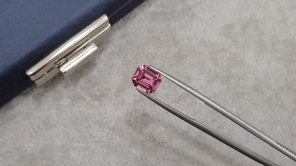 Pamir pink spinel in octagon cut 3.70 ct, Tajikistan Image №3