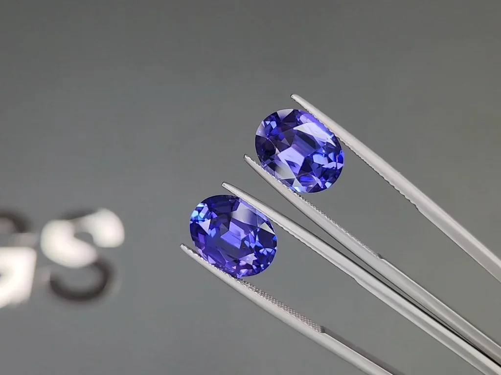 Pair of oval cut blue tanzanites 8.80 carats, Tanzania Image №3