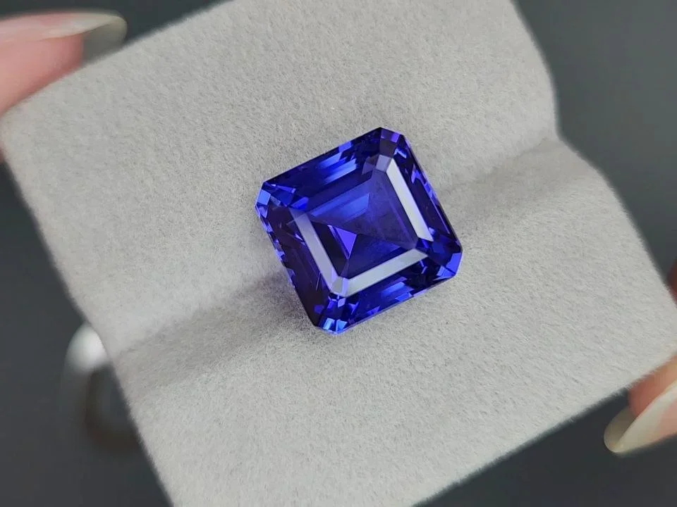 Intense blue asscher cut tanzanite 11.53 carats, Tanzania Image №4