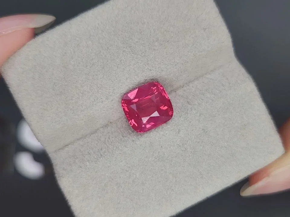 Vivid pink Mahenge shinel in cushion cut 3.53 carats, Tanzania Image №4