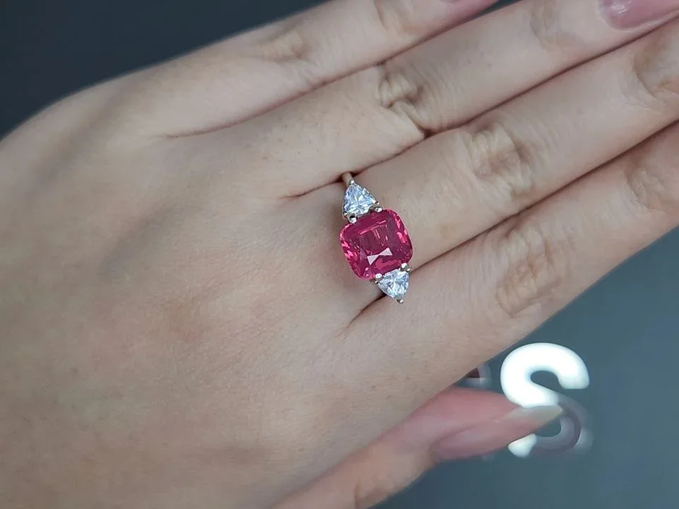 Vivid pink Mahenge shinel in cushion cut 3.53 carats, Tanzania Image №5