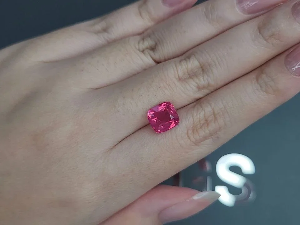 Vivid pink Mahenge shinel in cushion cut 3.53 carats, Tanzania Image №2