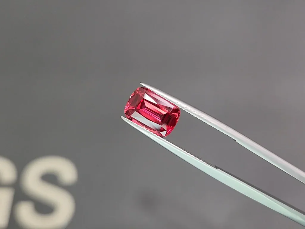 Spinel Mahenge Vibrant pink red cushion cut 2.75 carats, Tanzania   Image №3
