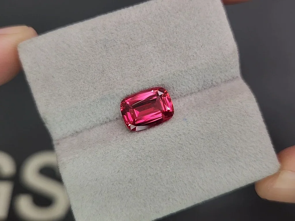 Spinel Mahenge Vibrant pink red cushion cut 2.75 carats, Tanzania   Image №4