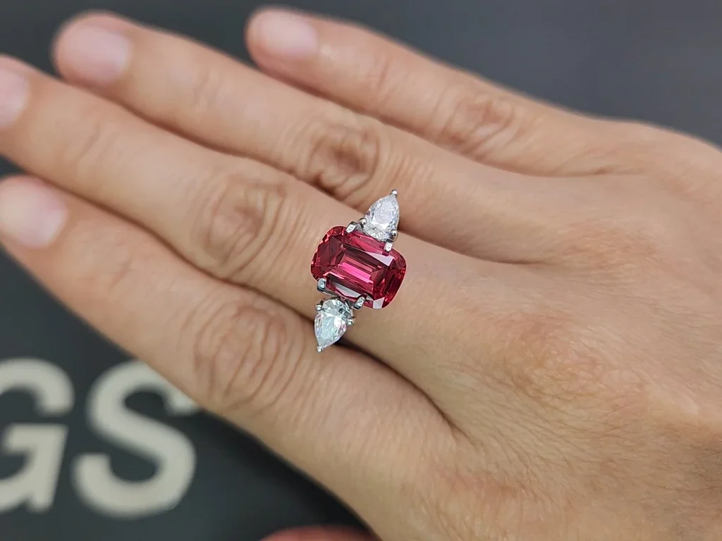 Spinel Mahenge Vibrant pink red cushion cut 2.75 carats, Tanzania   Image №5