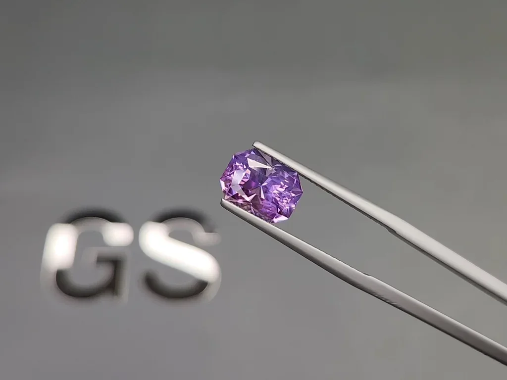Unheated purple sapphire radiant cut 4.61carats, Sri Lanka Image №3