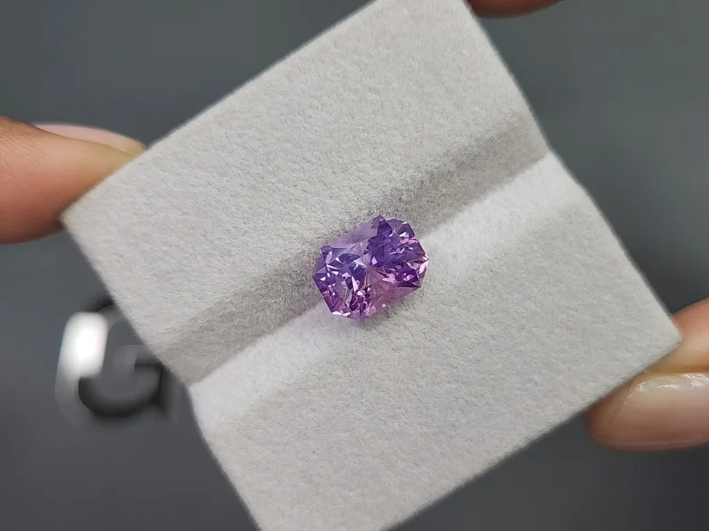 Unheated purple sapphire radiant cut 4.61carats, Sri Lanka Image №4