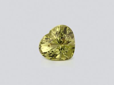 Yellow green chrysoberyl shape heart  2.52 carats, Sri Lanka photo