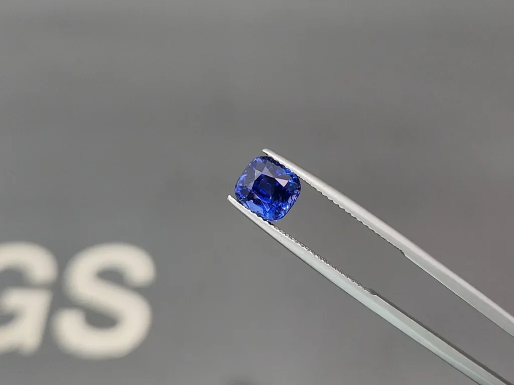 Sapphire Royal Blue cushion cut 3.11 carats, Sri Lanka  Image №3