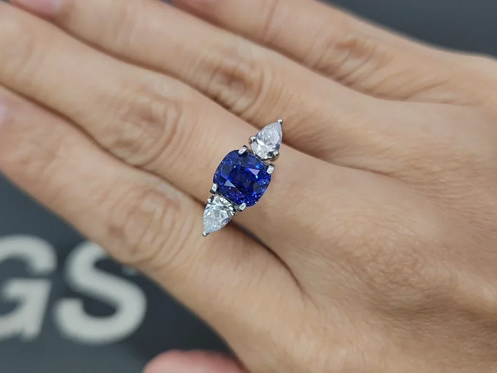 Sapphire Royal Blue cushion cut 3.11 carats, Sri Lanka  Image №5