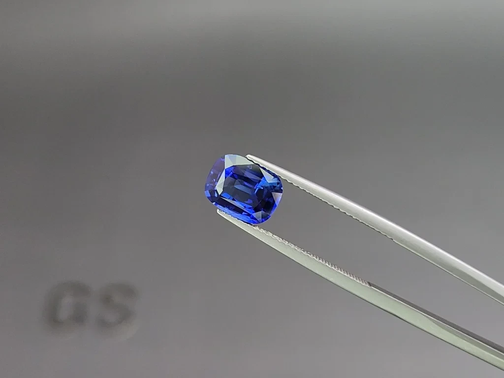 Sapphire Royal Blue cushion cut 2.68 carats, Sri Lanka  Image №3
