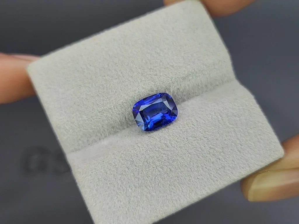 Sapphire Royal Blue cushion cut 2.68 carats, Sri Lanka  Image №4